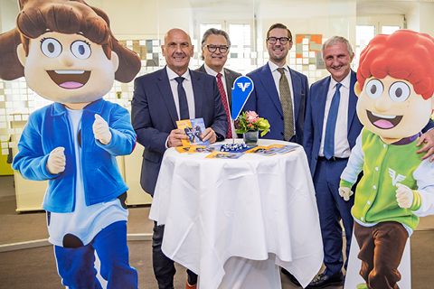 Die Volksbank Vorstände und ihre Gäste zum Vorstandsemfang