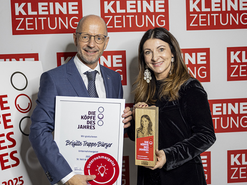 VDir. Mag. Wolfgang Mandl mit Mag. Brigitte Truppe Bürger